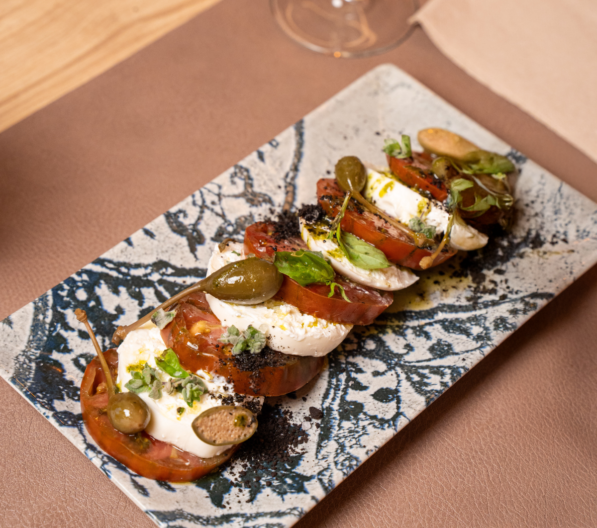 ENSALADA CAPRESSE CON ALCAPARRONES